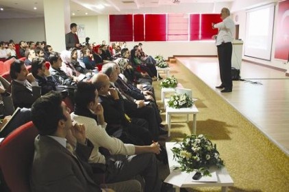 Birçok gizli kalmış suç medya ve iletişim ağları sayesinde ortaya çıktı