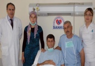 Biri babasının, diğeri eşinin böbreğiyle hayata tutundu