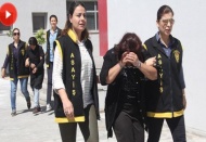 Biri hamile iki hırsızlık zanlısı kadını saç tokası ele verdi