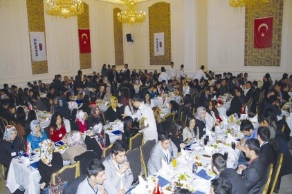 Birinci merdivenden beşinci merdivene atlarsan düşersin, moralin bozulur