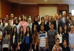 Birinci sınıf öğrencileri için tanışma toplantısı düzenlendi