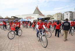 Bisiklet turuna Tahmazoğlu da katıldı Gençlerle pedal çevirdi