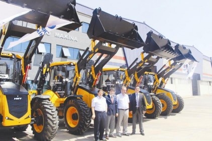Bitlis İl Özel İdaresi 4 adet yengeç tip kazıcı yükleyici aldı