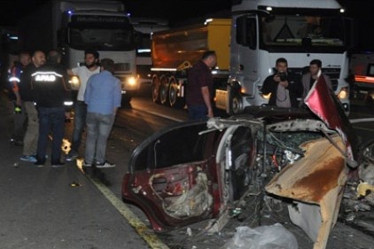 Bitlis&#039;te trafik kazası: 3 ölü 8 yaralı