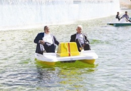 Biyolojik gölette sandal keyfi yaptılar