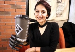 Biyonik kolla hayata tutundu