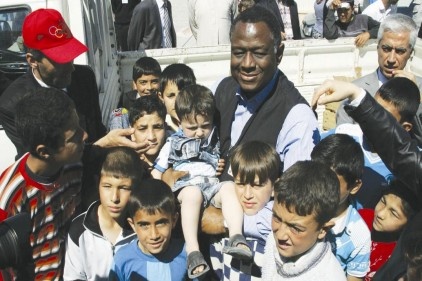 BM Nüfus Fonu-UNFPA İcra Direktörü Babatunde Osotimehin kampları gezdi