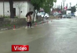 Bodrum'da duvarlar çöktü, evleri su bastı, araçlar hurdaya döndü