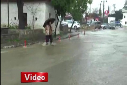 Bodrum&#039;da duvarlar çöktü, evleri su bastı, araçlar hurdaya döndü