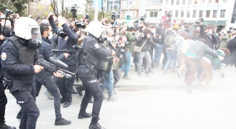 Boğaziçi protestoları dış basında: "Türkiye'de yüzlerce öğrenci gözaltına alındı, polis şiddete başvurmakla suçlanıyor"