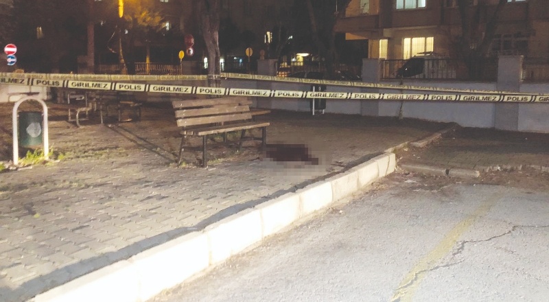 Boğazından bıçaklanan genç hayatını kaybetti