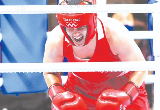 Boksta Busenaz Sürmeneli, finale yükseldi