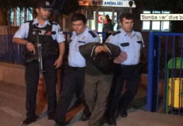 'Bomba var' diye bağırıp karakola poşet atan şahıs yakalandı