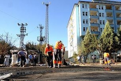 Bomba yüklü aracı çekiciyle getirmişler