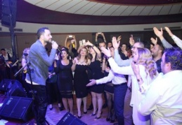 Bora Duran, hayranlarına unutamayacakları bir gece yaşattı