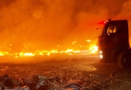 Boş arazide çıkan yangın korkuttu