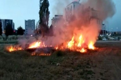 Boş arazide çıkan yangın korkuttu 