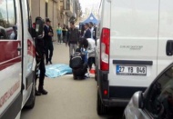 Boşanma davası açan eşini sokak ortasında vurup intihar etti