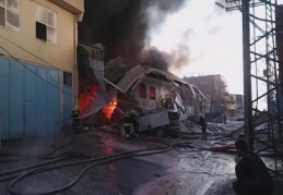 Boya imalathanesinde yangın çıktı
