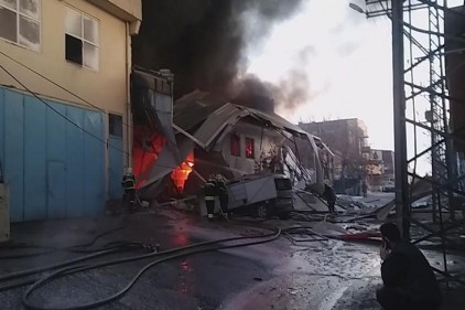 Boya imalathanesinde yangın çıktı