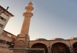 Boyacı Camii Avlusu’na  25 Aralık Kadınlar Anıtı