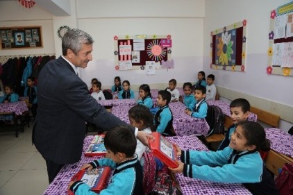 Boyama seti dağıtımına devam ediyor