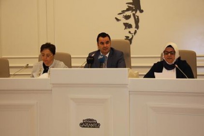 Bozuk saat bile günde iki defa doğruyu gösteriyor
