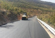 Bozuk ve dar olan yollarda iyileştirme yapılıyor