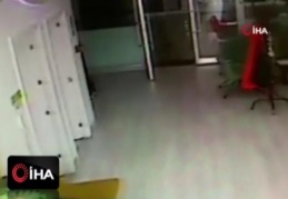 Broşür dağıtmak için geldi, cep telefonu çalıp kaçtı