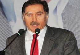 Bu adamın derhal gövden alınması lazım