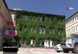 Bu bina görüntüsüyle dikkat çekiyor