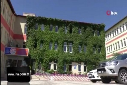 Bu bina görüntüsüyle dikkat çekiyor