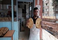 Bu fırından ekmek almak deveye hendek atlatmaktan zor