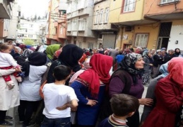 Bu kalabalık, 20 kilo gıda paketi için