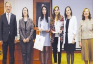 Bu mesleği yapan insanlardan farklı şeyler yapmak için kendinizi yetiştirmeye çalışın