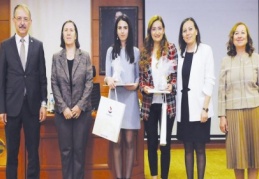 Bu mesleği yapan insanlardan farklı şeyler yapmak için kendinizi yetiştirmeye çalışın