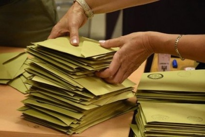 "Bu pazar seçim yapılsa sadece üç parti barajı geçiyor" 