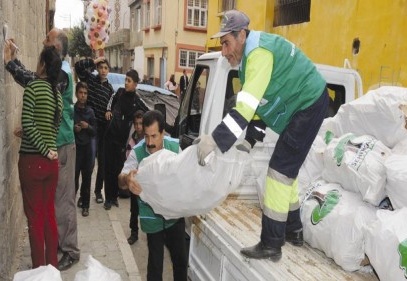 Budanan ağçlar 260 aileye yakacak olarak döndü