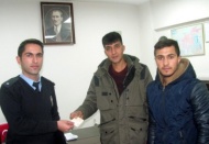 Buldukları parayı polise teslim ettiler