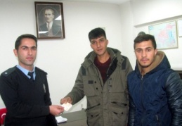 Buldukları parayı polise teslim ettiler