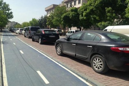 Burası kaldırım otoparkı mı?