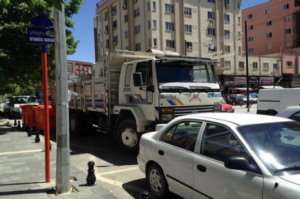 Burası kamyon durağı mı?
