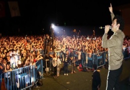 Buray, öğrencilere güzel bir gece yaşattı