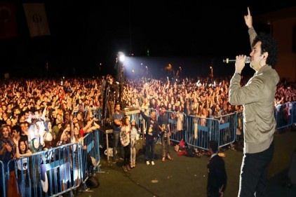 Buray, öğrencilere güzel bir gece yaşattı