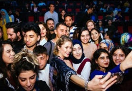 Burcu Biricik ve yapımcı Şebnem Aşkın geldi