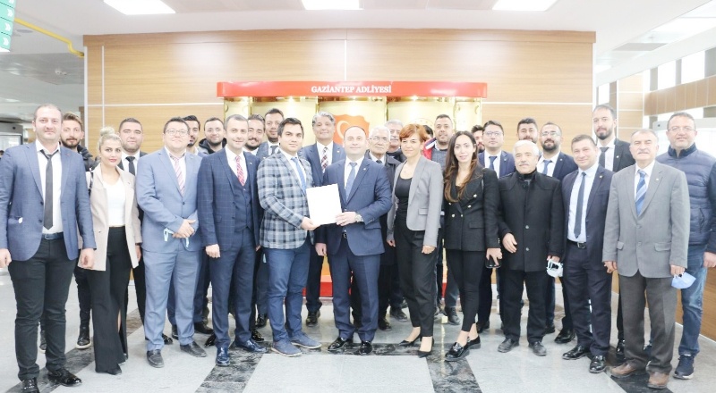 Burkay Güçyetmez ve yönetimi mazbatasını aldı