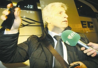 Bursa otobüsü taşlandı