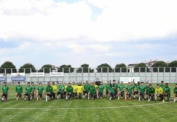 Bursaspor'da futbolcular, Floyd için diz çöktü