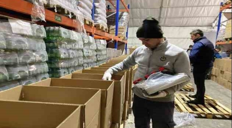 BursaSu 5 tır dolusu su ve BESAŞ da 1 tır dolusu erzakı Gaziantep’e gönderdi