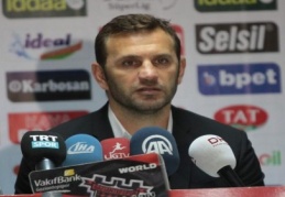 Buruk: Çok kötü bir sahada oynadık ama bu pas hataları için bahane değil